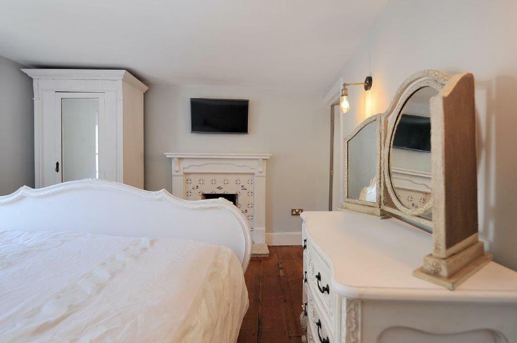 Little Monmouth 4 Bedroom Cottage, Old Town Lyme Regis, Dog Friendly And Parking Exterior foto